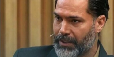 امیرحسین صادقی: روحانی بابت صعود به جام جهانی دو متر پارچه چادری هدیه داد! احمدی نژاد هم حواله ماشین داد...