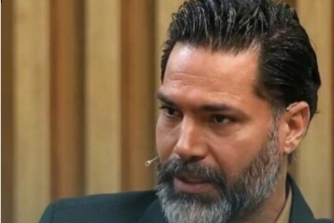 امیرحسین صادقی: روحانی بابت صعود به جام جهانی دو متر پارچه چادری هدیه داد! احمدی نژاد هم حواله ماشین داد...