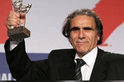 (ویدئو) روایت رضا ناجی از لحظه برنده شدن بهترین بازیگر جشنواره برلین بین چند اَبَر بازیگر دنیا برای فیلم آواز گنجشک ها