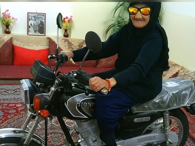 خلاقیت خنده دار اوستا مکانیک اهوازی برای تبدیل موتور هوندا به لندکروز 6 چرخ بار دیگر نخبه بودن جوانان مملکت را اثبات کرد!😂 برای همینه که میگن هنر نزد ایرانیان است و بس!