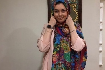 اولین تصاویر منتشر شده از منزل آزاده نامداری در شبی که زندگی اش را به پایان رساند/ میز عزای مجری محبوب مزین به ترمه و شمع سیاه و...