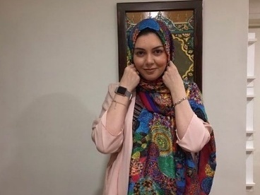 اولین تصاویر منتشر شده از منزل آزاده نامداری در شبی که زندگی اش را به پایان رساند/ میز عزای مجری محبوب مزین به ترمه و شمع سیاه و...