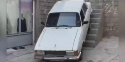 خلاقیت راننده کُردی در بالا رفتن از پله‌های کوچه به صورت دنده عقب مرزهای تبحر و استعداد رو جابجا کرد+ویدیو