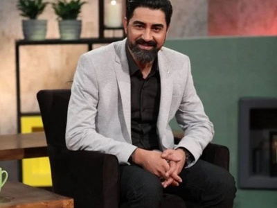 محمدرضا علیمردانی که چند روز پیش عقد آریایی مریم مومن رو خوند با روایت بخشی از زندگیش اشک بازیگرها رو درآورد: چون پولی نداشتم شبها دیر میرفتم خونه که دخترم...+ویدیو