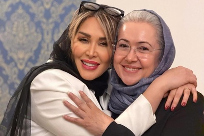 جشن تولد 1 سالگی جانان، دختر محمد علیزاده و سارا منجزی‌پور؛ تولدی ساده به سبک اروپایی با کیکی به شکل خرگوش و لباس توری خوشگلی که جانان پوشیده بود+ویدیو/ چقدر نازه😍