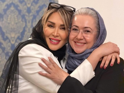 جشن تولد 1 سالگی جانان، دختر محمد علیزاده و سارا منجزی‌پور؛ تولدی ساده به سبک اروپایی با کیکی به شکل خرگوش و لباس توری خوشگلی که جانان پوشیده بود+ویدیو/ چقدر نازه😍