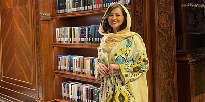 از بلوز سبز یشمی و دامن خاکی تا گردنبندی با طرح نقشه ایران؛ ترکیب رنگ تابستانی نفیسه روشن در استایلش حسابی سر و صدا کرد+عکس