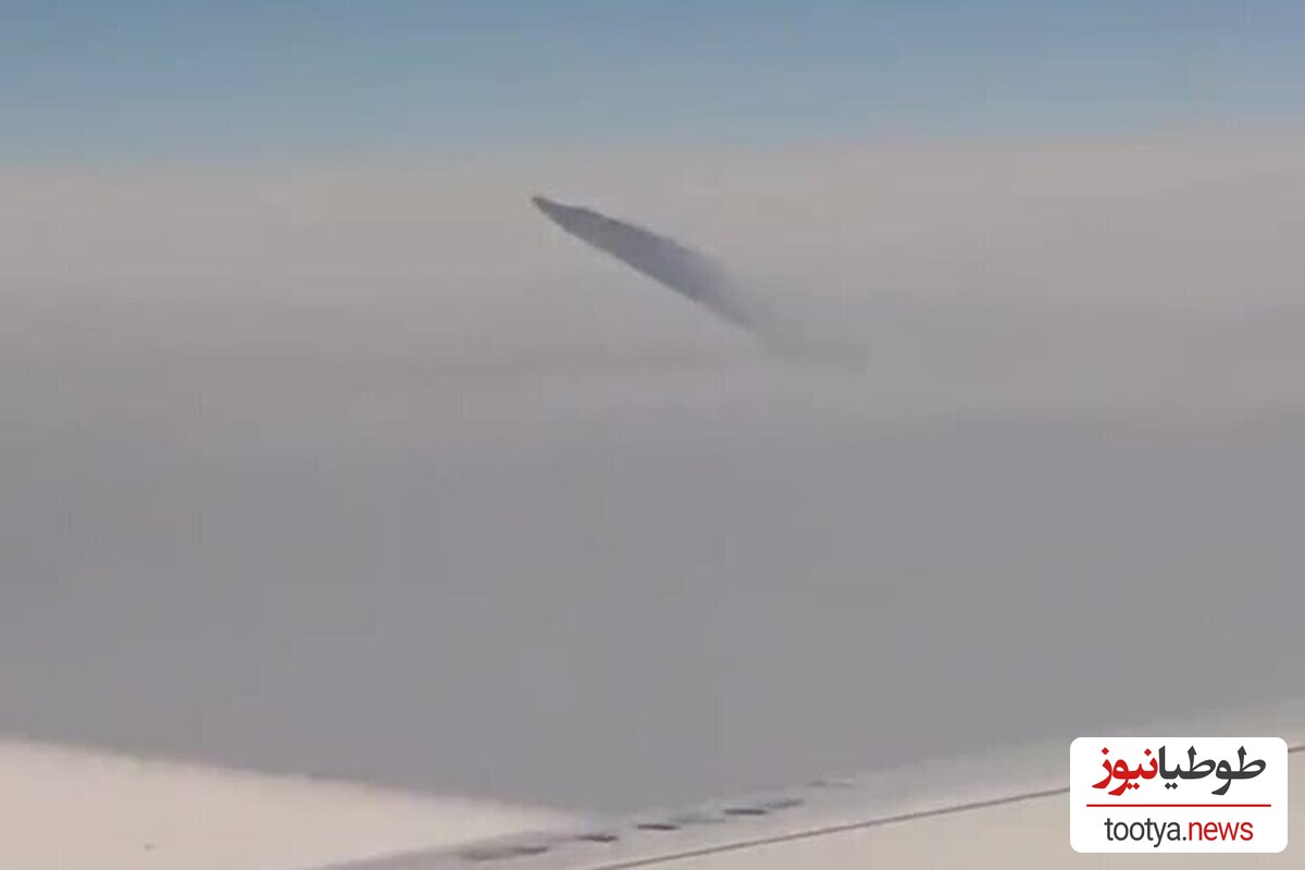 (ویدئو) بهت مسافران هواپیما از یک شی عجیب در آسمان/ پای آدم فضایی‌ها در میان است؟