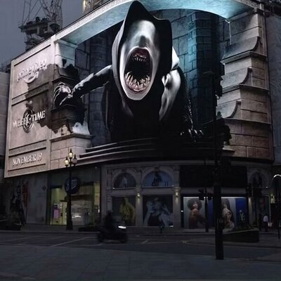 (عکس) آگهی ترسناک و عجیبی که پشت شیشه یک مغازه دیده شد!!