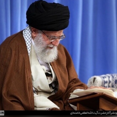 قرار هر روزه‌ی ما در ماه خدا؛ تلاوت‌های ماندگار رهبری/ تلاوت ملکوتی سوره نصر با صدای سراسر آرامش‌بخش رهبر انقلاب+ویدیو