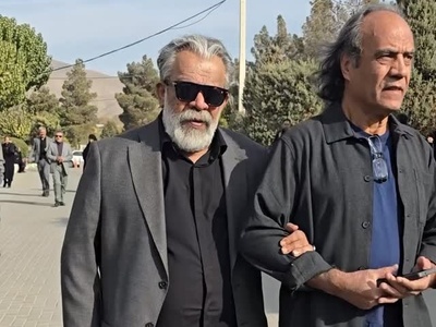 حضور السا فیروزآذر، حسن پورشیرازی و همسرش مهناز افضلی، لیلا بلوکات، مائده طهماسبی و همسرش، تهمینه میلانی، مصطفی زمانی و... در مراسم تشییع همایون ارشادی