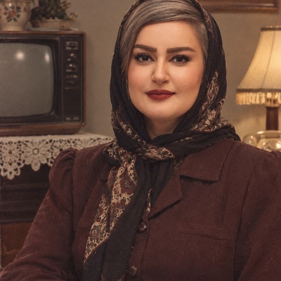 وقتی AI بازیگران ایرانی را به دهه 80 میلادی پرتاب کرد؛ استایل رترو مونا کرمی و مونا فرجاد تا امین زندگانی با چاشنی طنز امیرحسین قیاسی!