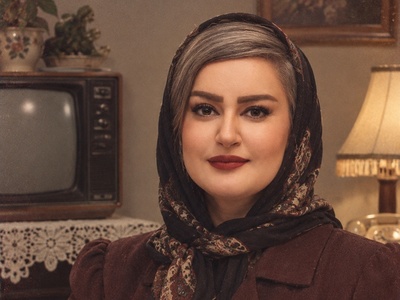 وقتی AI بازیگران ایرانی را به دهه 80 میلادی پرتاب کرد؛ استایل رترو مونا کرمی و مونا فرجاد تا امین زندگانی با چاشنی طنز امیرحسین قیاسی!