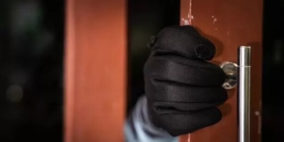 (ویدئو) ایستادگی این زن هندی در برابر سارقان در کل دنیا سروصدا به پا کرد / آفرین شیرزن