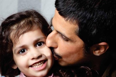 لحظات احساساتی شدن جواد رضویان بعد از خبر خواستگار داشتن دخترشه / سکانس برتر از سریال «صفر 21» با هنرمندی سیامک انصاری و رویا میرعلمی