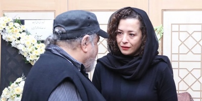 رخت عزای هلیا امامی، نینا همسر اکبر عبدی، مهراوه شریفی نیا، آزیتا حاجیان، نگین صدق گویا و...در مراسم ترحیم والده محمدرضا شریفی‌نیا در مسجد الزهرا+فیلم