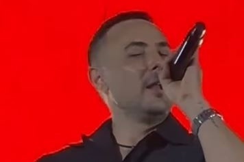 (ویدیو) اجرای خفن و محشر ناصر زینعلی/عشق تو من غدو عوض کرد دلو بردی و خورد به سرم سنگ عشق تو آخر رو دلم حکم ابد زد ...❤