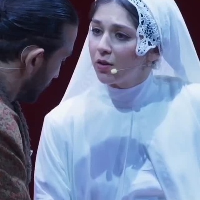 اجرای زندگینامه موزیکال امیرکبیر در برنامه کارناوال با هنرنمایی جذاب سینا ساعی/ این جهان و این‌همه زخم انتخاب من نیست...+فیلم