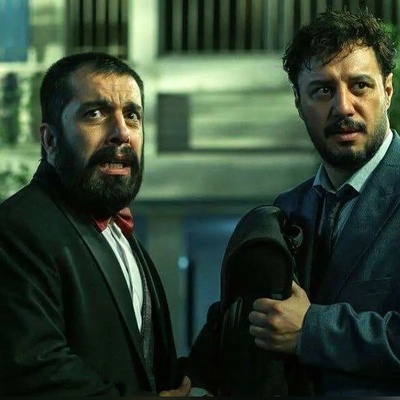 (عکس) وقتی دانشجوهای پزشکی آقا رو یه بار تو دانشکده  میبینی و یه بار جلو در خوابگاه😂