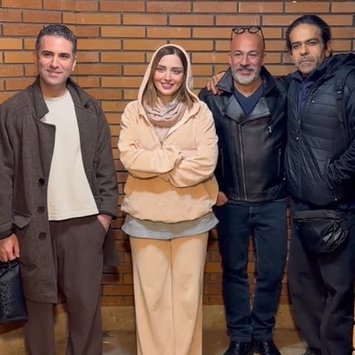 حضور امیر آقایی در کنار بهنوش طباطبایی، هوتن شکیبا، مصطفی کیایی، کاظم سیاحی و... در پشت صحنه نمایش«الیور توئیست»