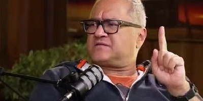 یکبار برای همیشه از زبان رامبد جوان: اینکه من در خندوانه درمورد ایران حرف زدم و بچه ام رو خارج از ایران به دنیا آوردم از دید من منافاتی باهم ندارن!