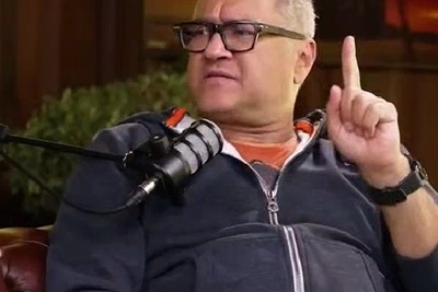 یکبار برای همیشه از زبان رامبد جوان: اینکه من در خندوانه درمورد ایران حرف زدم و بچه ام رو خارج از ایران به دنیا آوردم از دید من منافاتی باهم ندارن!