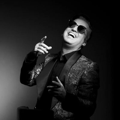 کنسرتِ انتحاری حامد آهنگی وسط مافیا؛ آلبوم جدید رسید، فقط به شرط خنده! 🎤💀😁