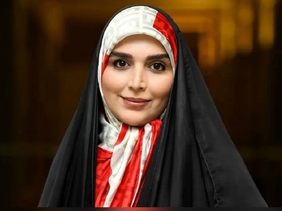 بهرام افشاری و مژده لواسانی در پشت صحنه کنسرت نمایش "سی صد" + عکس