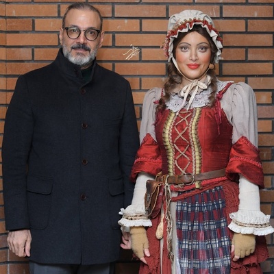 اکران روز:درخشش بهنوش طباطبایی در پشت صحنه نمایش الیور توئیست با تیپ و استایل ویکتوریایی در کنار مهمان ویژه علیرضا قربانی و سیامک انصاری