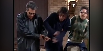 تماشا کنید/ پشت صحنه‌ی باحال رپ خواندن مهران مدیری و جواد رضویان به سبک برره‌ای/ خنده دارتر از این هنرنمایی مگه داریم اصلا😂