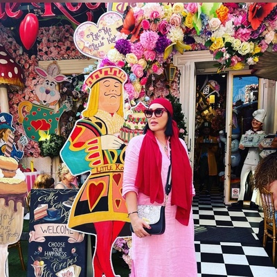 وقتی همسر محمد علیزاده با یه تیر چند تا نشون میزنه؛ سارا منجزی‌پور تولد خودش و دخترش و کریسمس رو توی یه روز برگزار کرد!+ویدیو