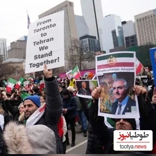 وقتی یادشون میره به اتباع خارجی بگن حداقل یه کلمه فارسی یاد بگیرن!؛ رسوایی خنده‌دار در تجمع ضد انقلابی / فیلمی که آبرو برای لیدرها نذاشت