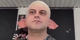 نگاهی به آماده شدن روزبه حصاری برای اجرایش در فینال کارناوال؛ مراحلی دشوار از اجرای گریم خوک روی صورت بچه مهندس +ویدیو