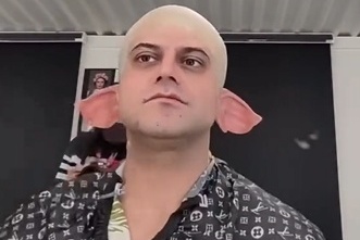 نگاهی به آماده شدن روزبه حصاری برای اجرایش در فینال کارناوال؛ مراحلی دشوار از اجرای گریم خوک روی صورت بچه مهندس +ویدیو