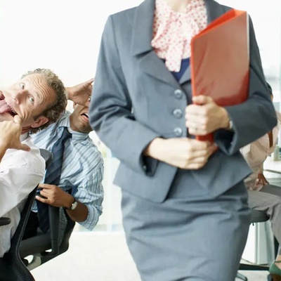 وقتی محیط کارِت به شدت سَمّیه اما به حقوقش نیاز داری به روایت تصویر/ یعنی من سازنده‌شو زنده میخوام🤣🤣