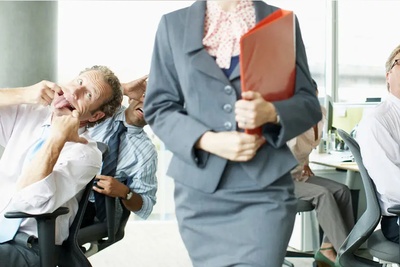 وقتی محیط کارِت به شدت سَمّیه اما به حقوقش نیاز داری به روایت تصویر/ یعنی من سازنده‌شو زنده میخوام🤣🤣