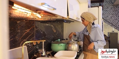 نگاهی به چیدمان خونه دوبلکس صحرا اسداللهی بازیگر خوب کشورمان در روستا/ لوستر سه متری، دیوار های شیشه ای، کاغذ دیواری پتینه، آشپزخانه مزین به ماربل شیت طلاکوب و...