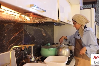 نگاهی به چیدمان خونه دوبلکس صحرا اسداللهی بازیگر خوب کشورمان در روستا/ لوستر سه متری، دیوار های شیشه ای، کاغذ دیواری پتینه، آشپزخانه مزین به ماربل شیت طلاکوب و...