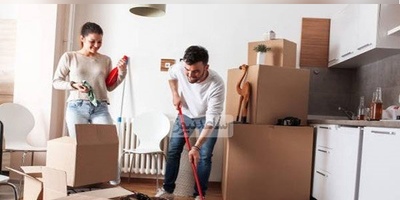 همکاری بامزه زن و شوهر در بریدن چوب/ خانومه کمک نمیکرد سنگین تر بود😂+ویدئو