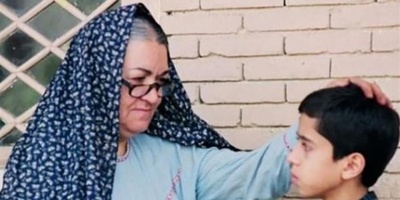 آخرین دیدار مجید سریال "قصه های مجید" با بی بی قبل از وداع ابدی بانو پروین‌دخت یزدانیان / +عکس مجید بر سر مزار بی‌بی خانوم