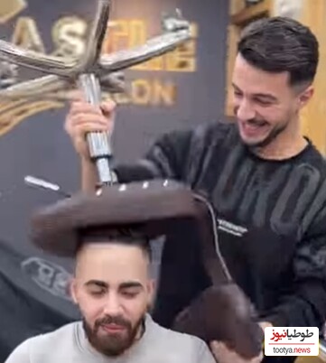 ابتکار خنده‌دار یک آرایشگر برای تبلیغ کیفیت کارش مرزهای تبلیغات رو کلا از بین برد+ویدیو/ اولین حضور در این مغازه= آخرین لحظات زندگی در این دنیا🤣