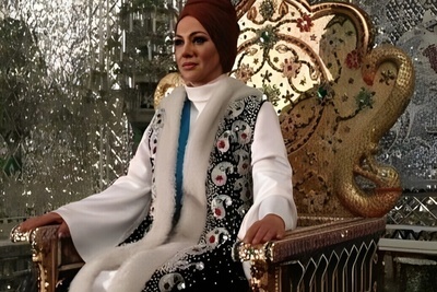 ساغر عزیزی بازیگر نقش فرح پهلوی: طرفداران پهلوی به من فحش می دهند برای آنها خیلی گریه کردم !