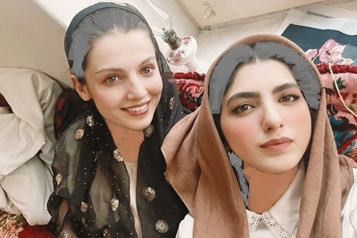 ترکیه‌گردی بازیگران نقش سپیده و شیرین سریال تاسیان با استایل‌های شیک و مجلسی+عکس