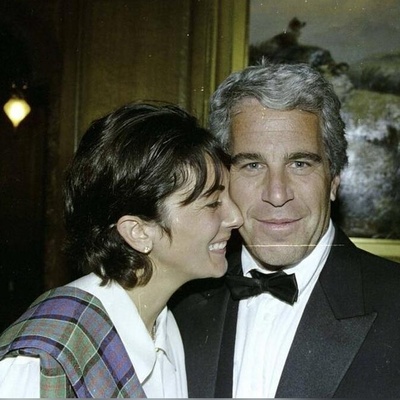 شکار سیاستمدار معروف با لباس زیر در خانه اپستین؛ رسوایی بزرگی که دنیا را تکان داد!+ویدیو