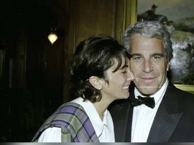 شکار سیاستمدار معروف با لباس زیر در خانه اپستین؛ رسوایی بزرگی که دنیا را تکان داد!+ویدیو