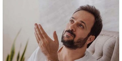 خونه زندگی احمد مهرانفر، ارسطوی سریال پایتخت به سبک اروپایی/ از مبلمان فرانسوی، آتشدان، آباژور طلایی، دیوار های دکوراتیوِ سالن پذیرایی و...