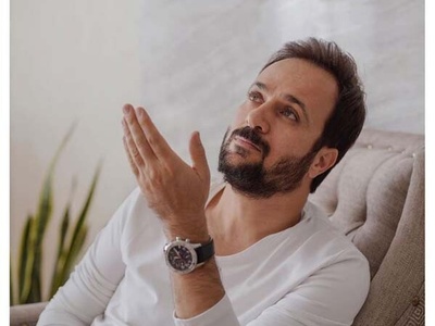 خونه زندگی احمد مهرانفر، ارسطوی سریال پایتخت به سبک اروپایی/ از مبلمان فرانسوی، آتشدان، آباژور طلایی، دیوار های دکوراتیوِ سالن پذیرایی و...