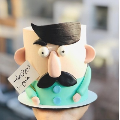 اعتراض خنده‌دار و بامزه قناد باهوش به کادوی تکراری آقایان؛ وقتی کیک‌ها هم معترض می‌شوند😂+ویدیو