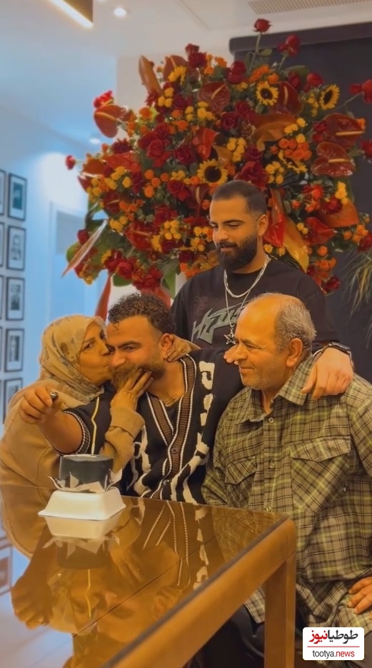 جشن تولد تلخ  34 سالگی معین زد در کنار پدر و مادرش/ برای مامانم دعا کنین داره شیمی درمانی میشه