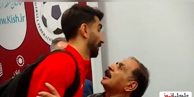(ویدیو) خوش و بش صمیمانه و دوستانه بازیکنان تیم ملی با قدرت‌الله ایزدی(رشید) / ناخودآگاه با دیدنش آدم خنده‌اش میگیره🤣